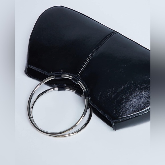 ASOS / Topshop black faux leather handbag with silver metallic o ring handle - Picture 4 of 5